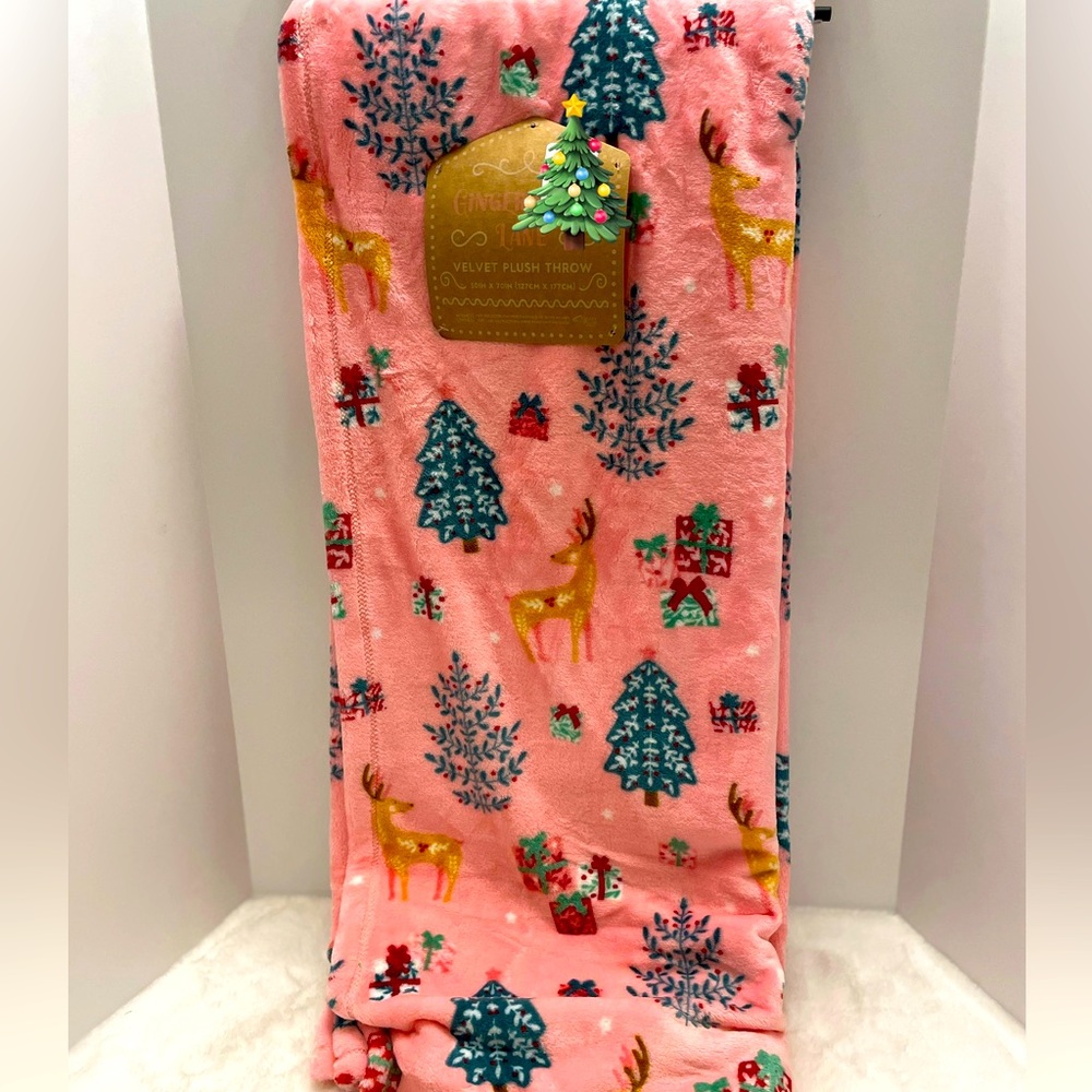 Gingerbread Lane Pink‎ CHRISTMAS Tree Reindeer Soft Plush HOLIDAY Throw Blanket